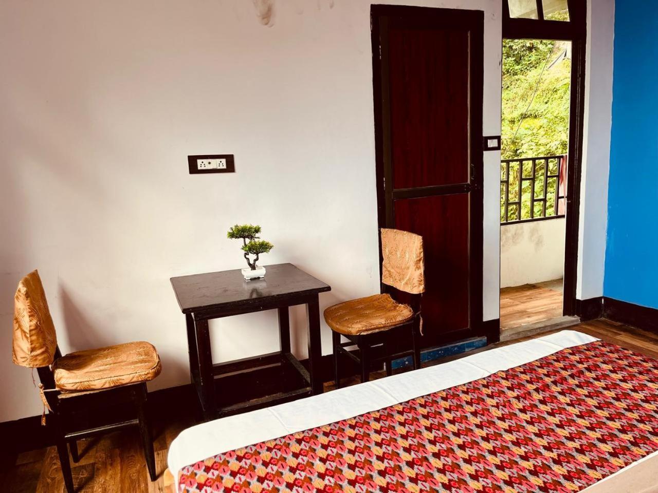 Forest Lodge - 80 Mts From Mall Road Darjeeling  Exterior photo