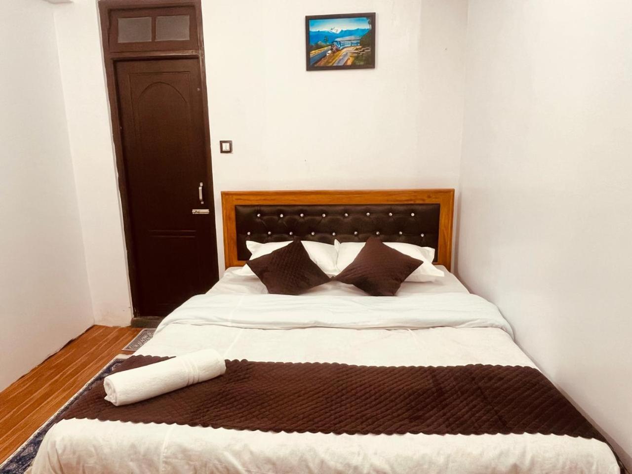 Forest Lodge - 80 Mts From Mall Road Darjeeling  Exterior photo
