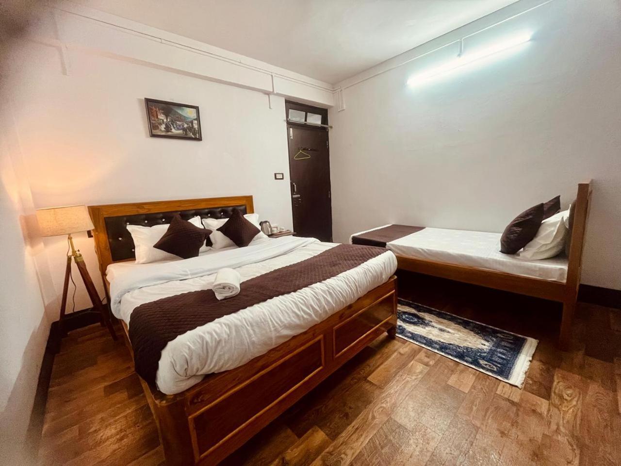 Forest Lodge - 80 Mts From Mall Road Darjeeling  Exterior photo