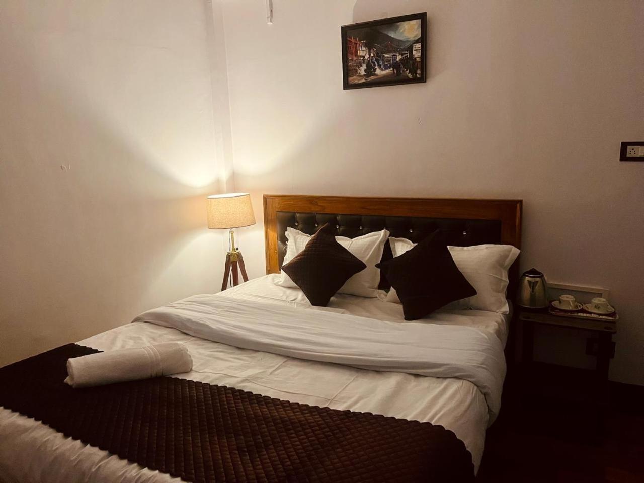 Forest Lodge - 80 Mts From Mall Road Darjeeling  Exterior photo