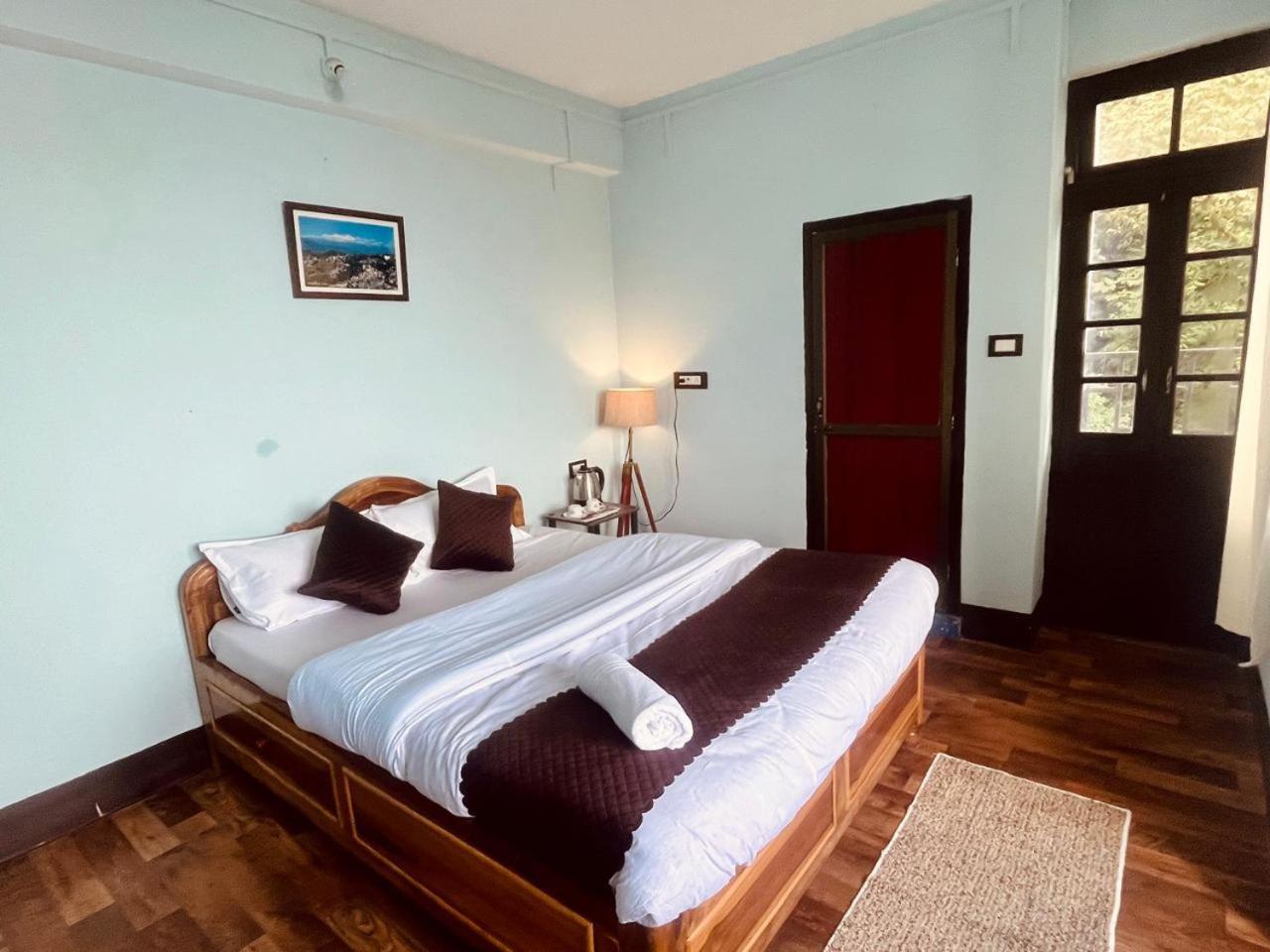 Forest Lodge - 80 Mts From Mall Road Darjeeling  Exterior photo