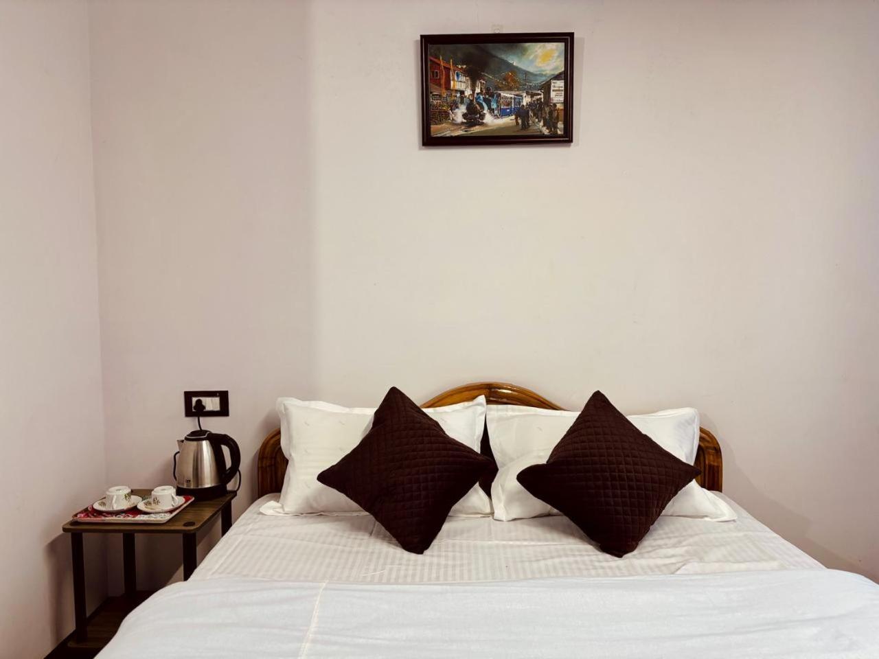 Forest Lodge - 80 Mts From Mall Road Darjeeling  Exterior photo